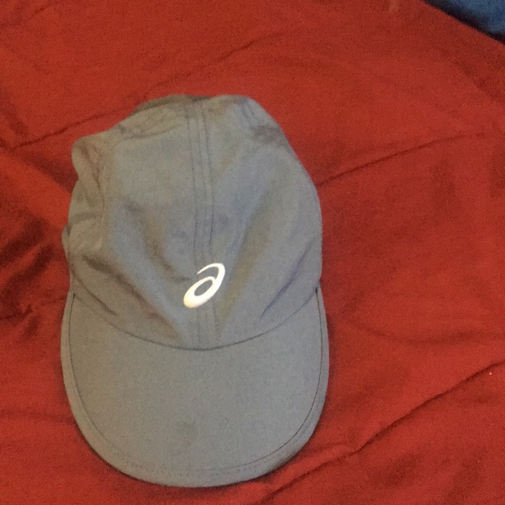 Asics hat